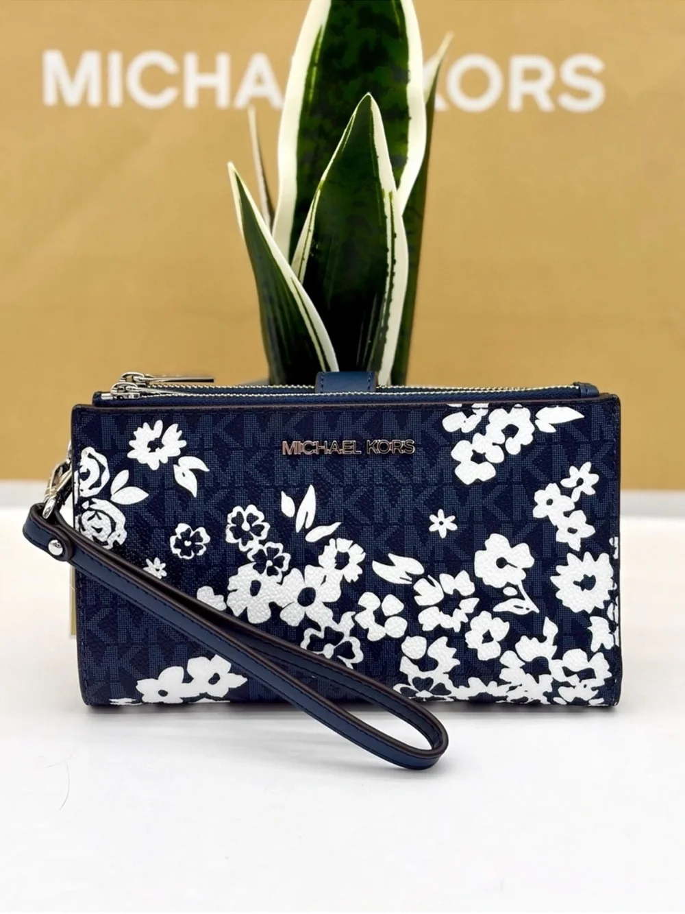MICHAEL KORS Jet Set Travel Large Printed Signature Logo Wristlet Admiral
